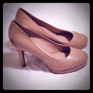 Nude pumps